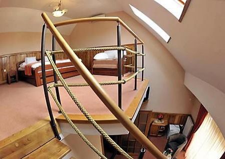 Trojka Hotel Es Panzio Szolnok Ruang foto