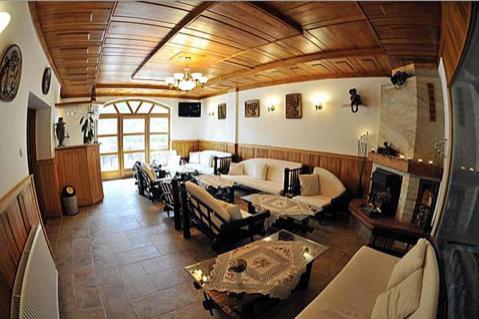 Trojka Hotel Es Panzio Szolnok Bagian luar foto
