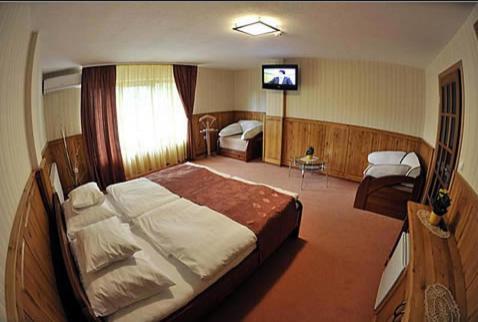 Trojka Hotel Es Panzio Szolnok Ruang foto